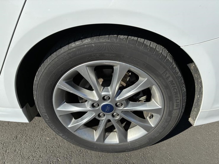 2017-ford-fusion-sedan-image-5