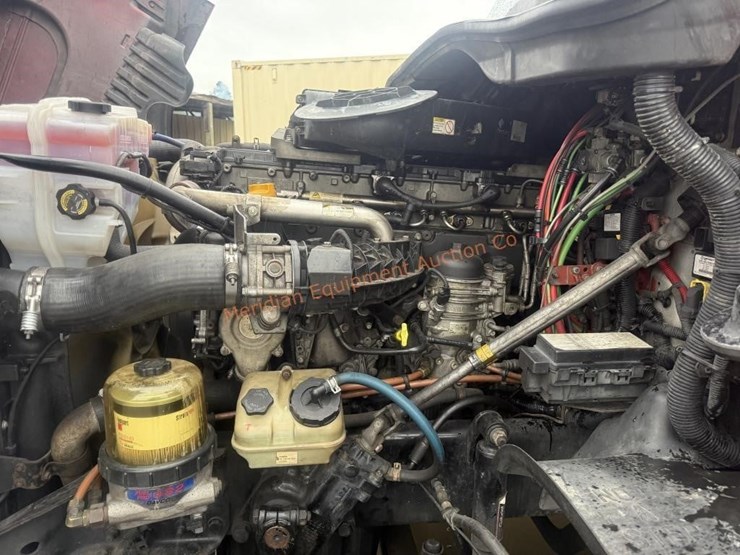 2015-freightliner-cascadia-113-image-48