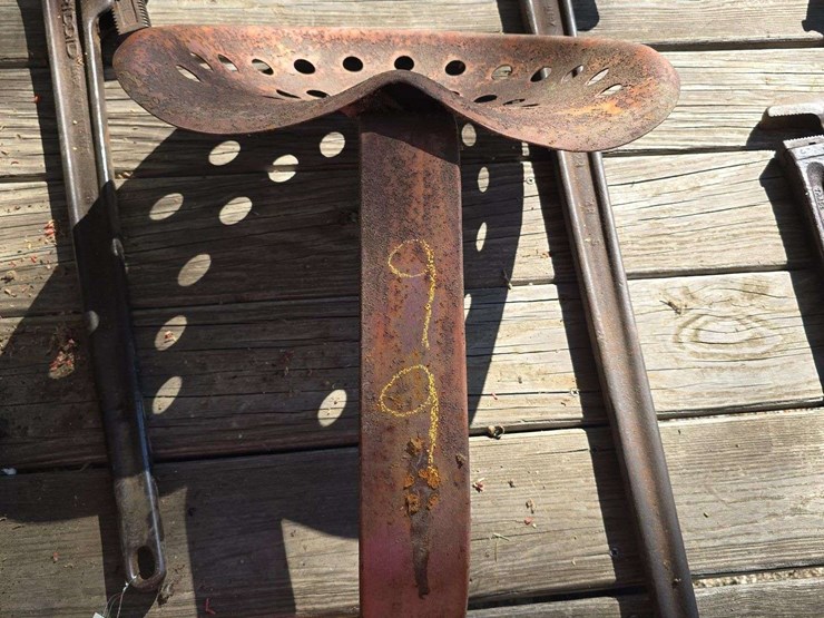 metal-tractor-seat-image-1