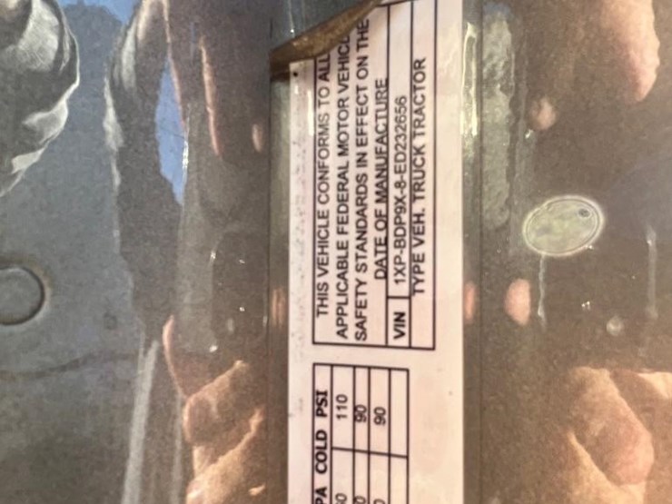 2014-peterbilt-579-image-26