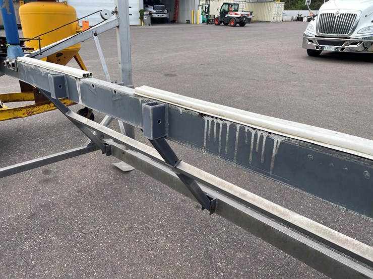 #4517-•-shore-master-aluminum-pontoon-lift-image-12