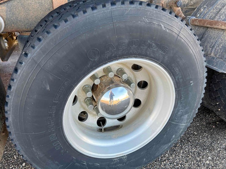 1996-peterbilt-378-image-36