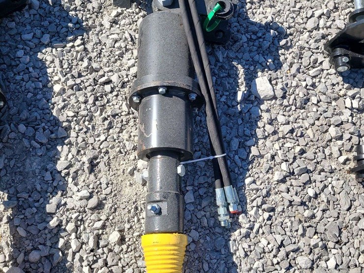 mini-excavator-hydraulic-wood-drill.-image-2