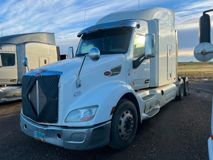 2015-peterbilt-579-image-2