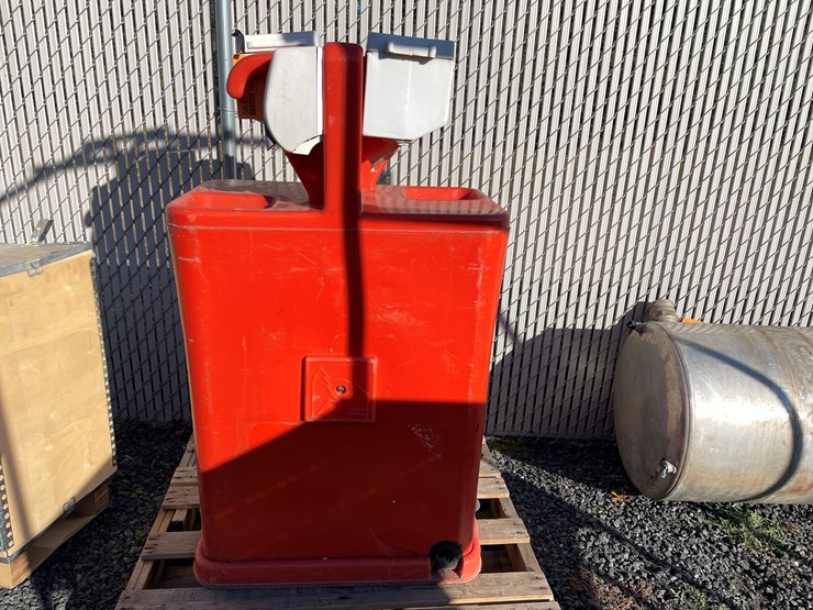 #5680-•-poly-portables-tagalong-hand-wash-station-image-1