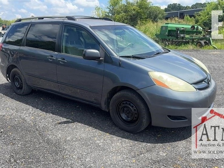 2006-toyota-sienna-image-2