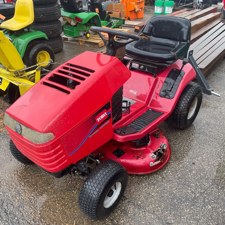 #14063 • Toro Lawn Tractor (O4)