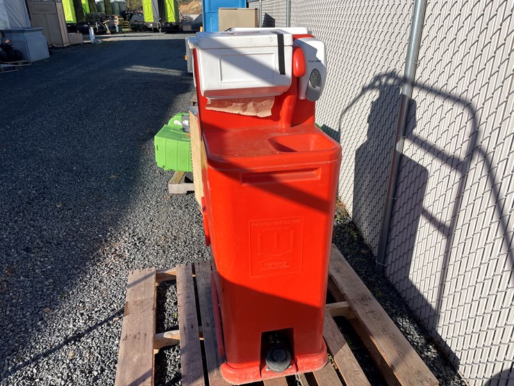 #5680-•-poly-portables-tagalong-hand-wash-station-image-4