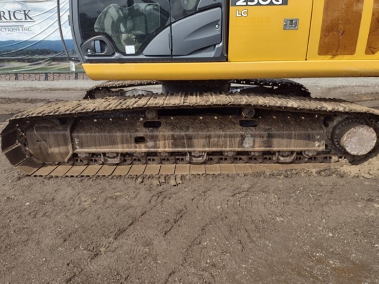 deere-250g-lc-image-31