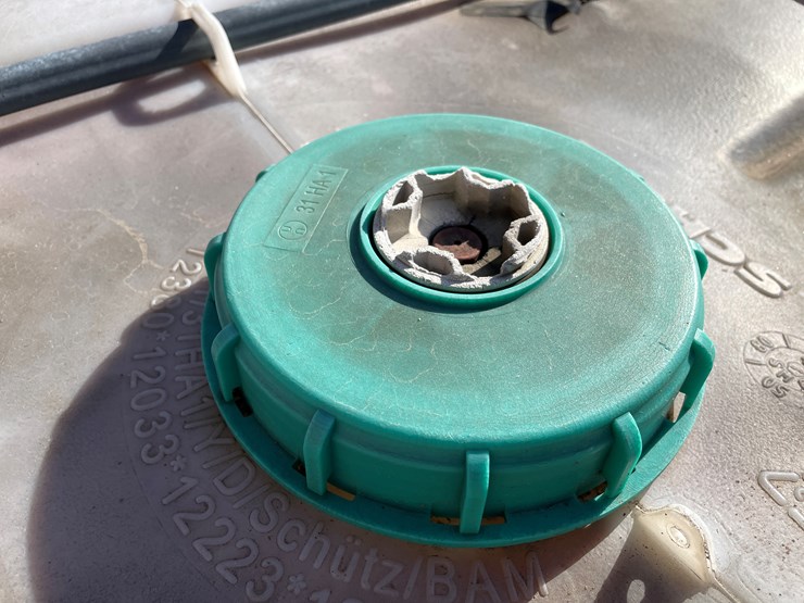 #5723-•-275-gallon-poly-tote-image-7