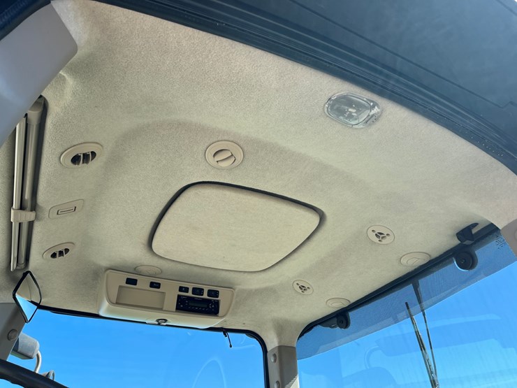 2012-john-deere-8335r-image-15