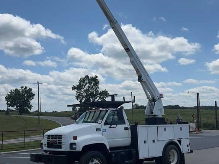 2000-gmc-c6500-bucket-truck-image-1