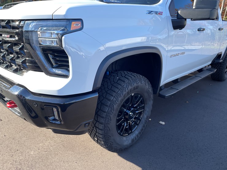 2025-chevrolet-silverado-image-14