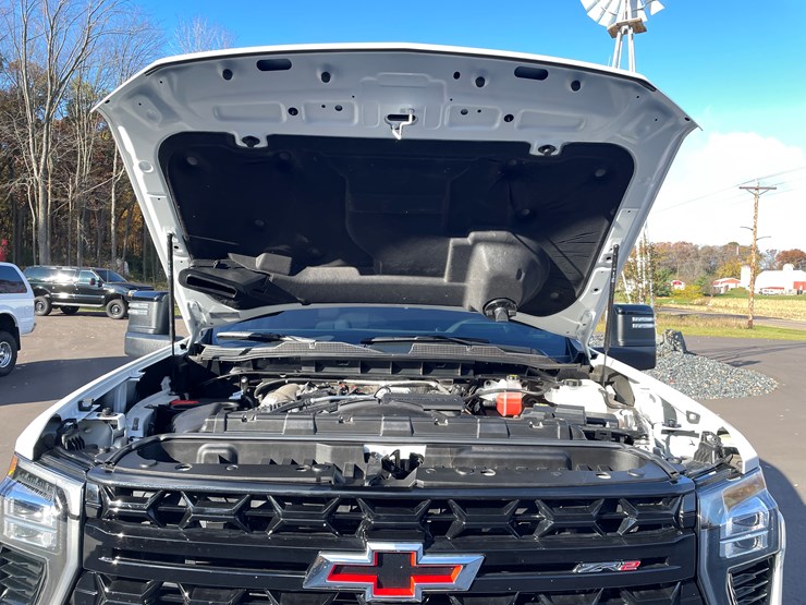 2025-chevrolet-silverado-image-75
