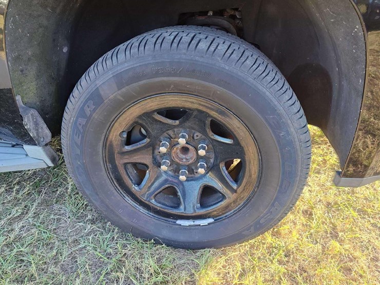 2015-chevrolet-tahoe-image-35