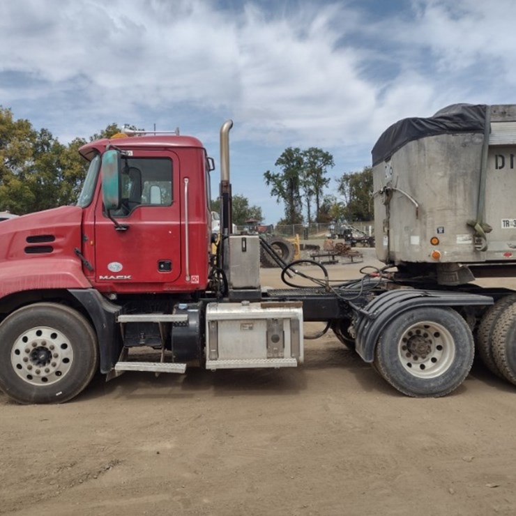 12 Mack CXU613 Tractor Truck^TITLE^ (QEA 5776)