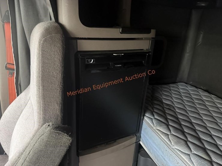 2015-freightliner-cascadia-113-image-39