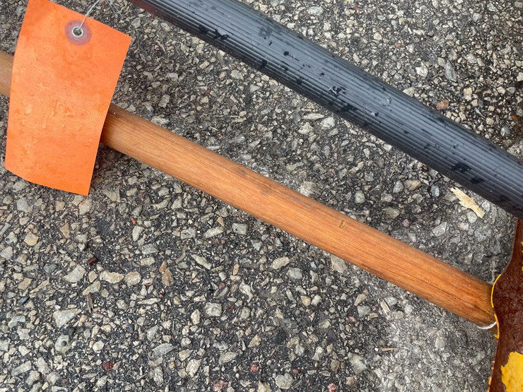 #14059-•-(2)-snow-shovels-(o4)-image-5