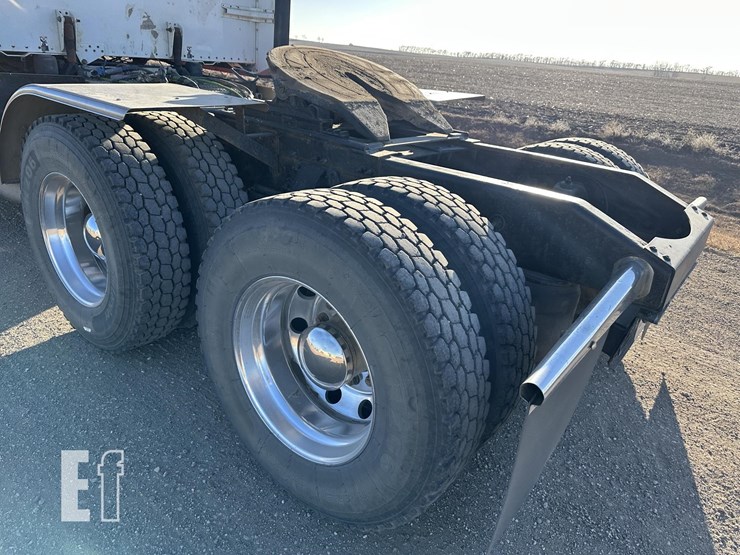 2014-peterbilt-386-image-11