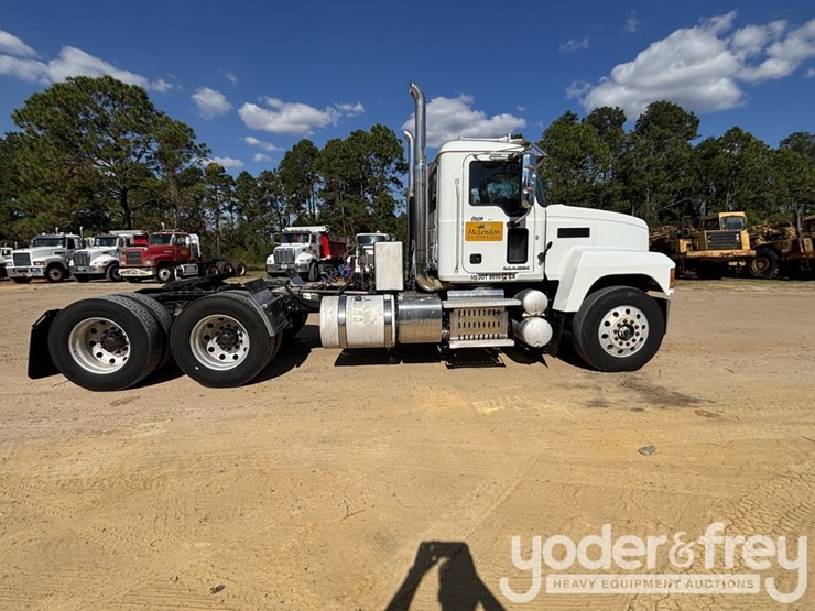 2017-mack-chu613-image-6