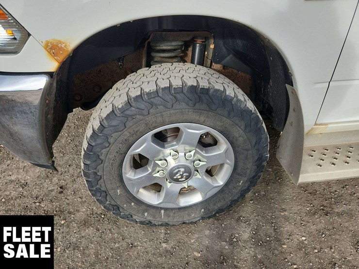 2016-ram-2500-slt-image-12