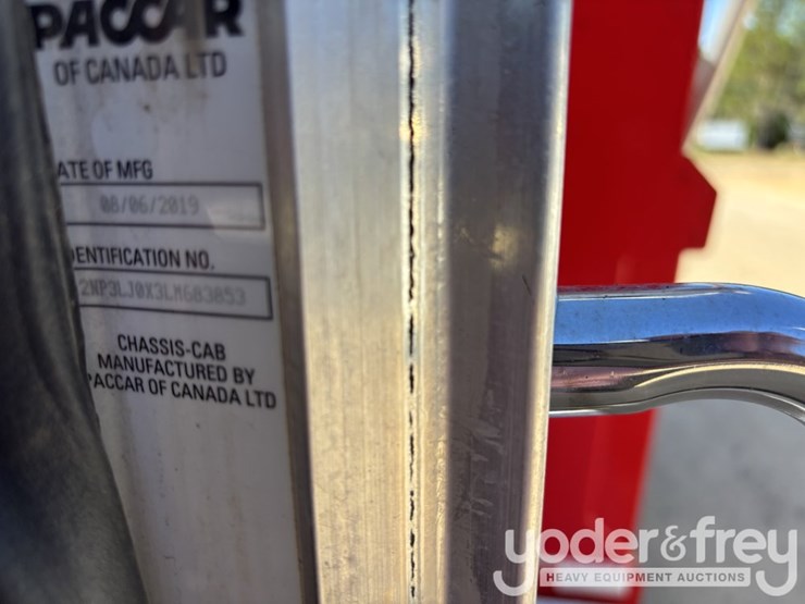 2020-peterbilt-348-image-17