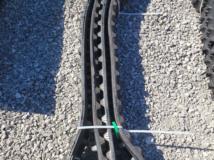 mini-skid-steer-or-excavator-tracks-image-3