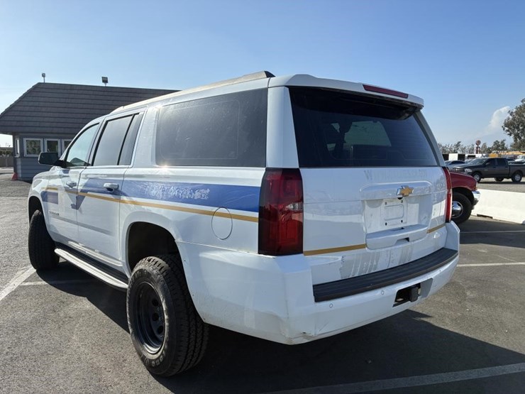 2019-chevrolet-suburban-image-4