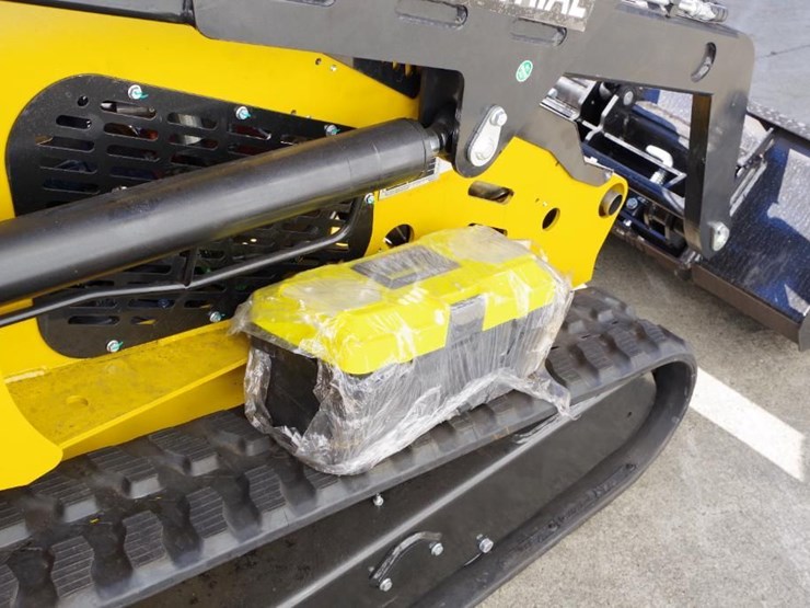 2025-cfg-industrial-1.4-ton-skid-steer-loader,-kubota-diesel engine,-27hp,-m/n-kkt(a)27,-unused-image-8