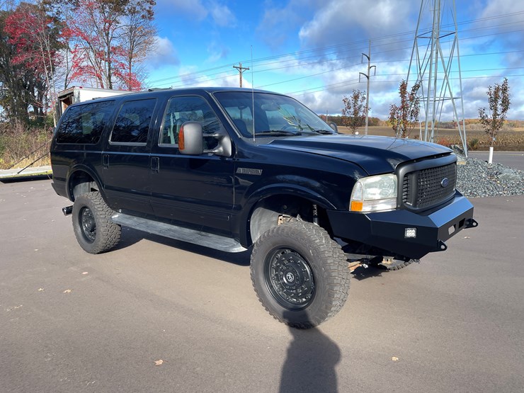 2004-ford-excursion-limited-image-3