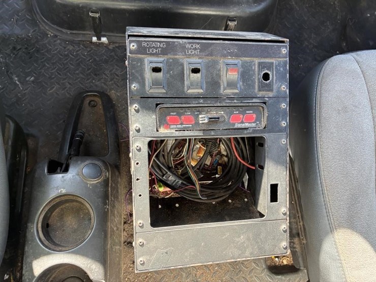 2005-chevrolet-c4500-stakebed-truck-image-17