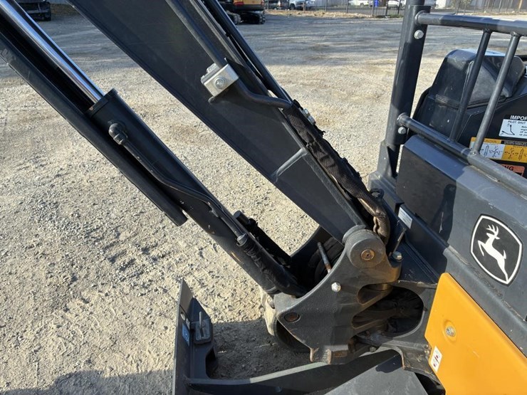 2022-deere-17g-image-11