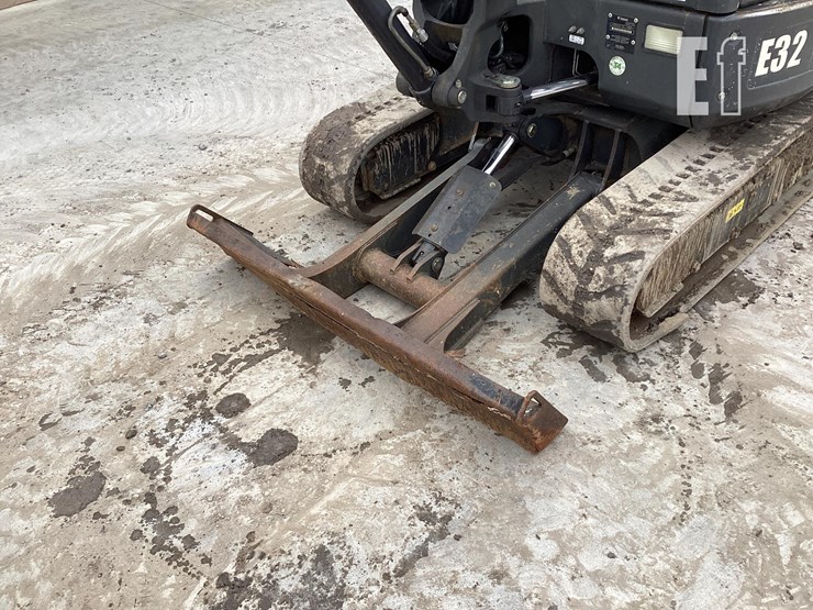 2014-bobcat-e32-image-11