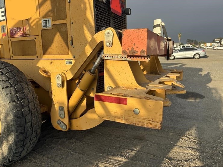 2008-deere-772d-image-12