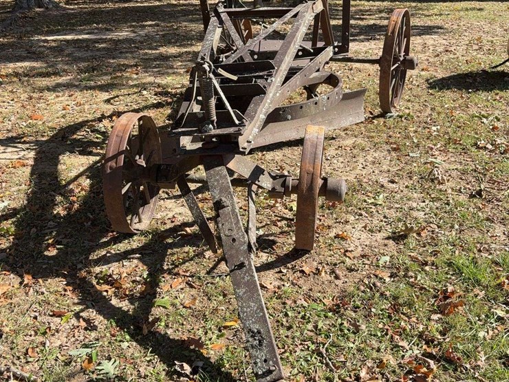 pull-type-road-grader,-steel-wheels-image-2