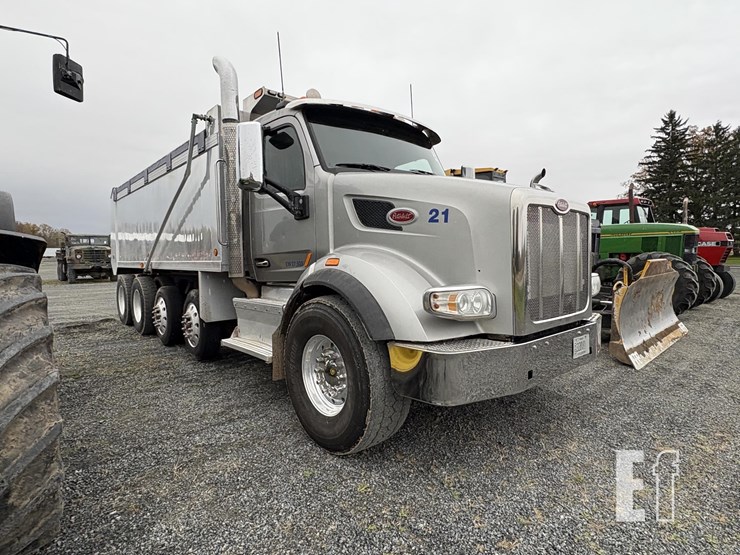 2015-peterbilt-567-image-5