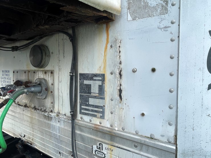 1996-utility-53'-image-10