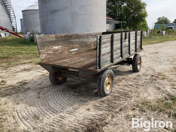 challenger-hoist-wagon-w/john-deere-running-gear-image-5