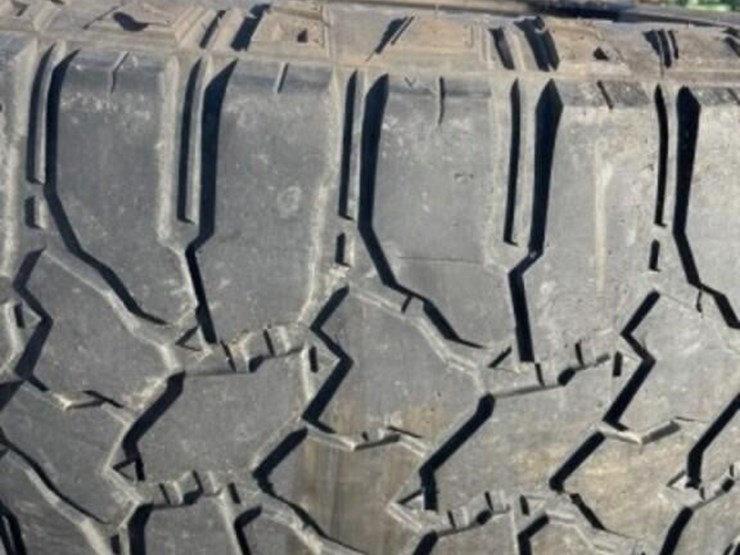 2--set-of-4-tires,-1-set-rims-image-4