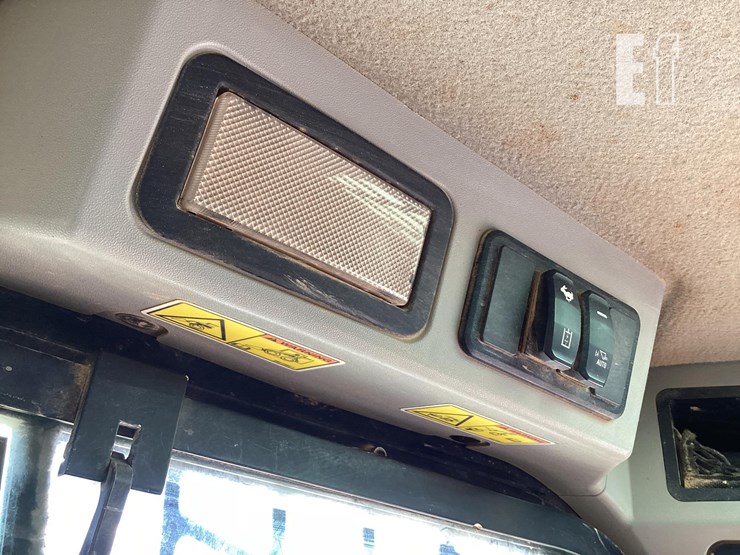 2020-caterpillar-259d3-image-18