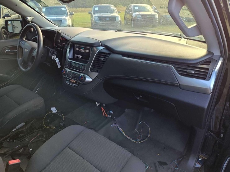 2019-chevrolet-tahoe-image-24