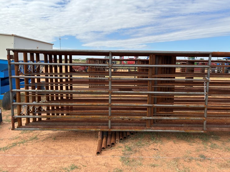 #t8209-•-(10)-cattle-panels-image-2
