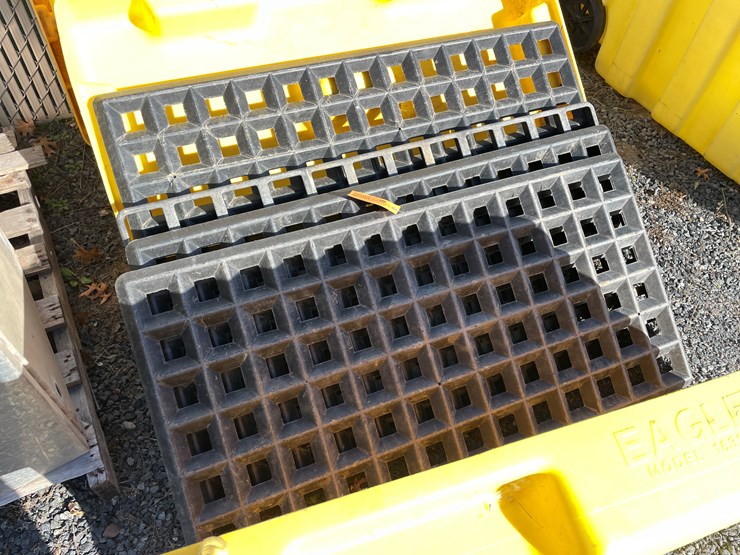 #5695-•-(4)-spill-containment-stations-image-3