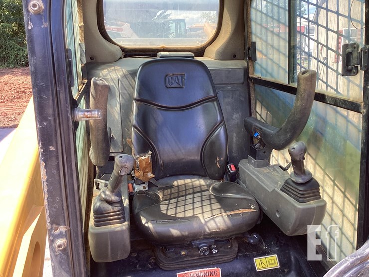 2020-caterpillar-259d3-image-15