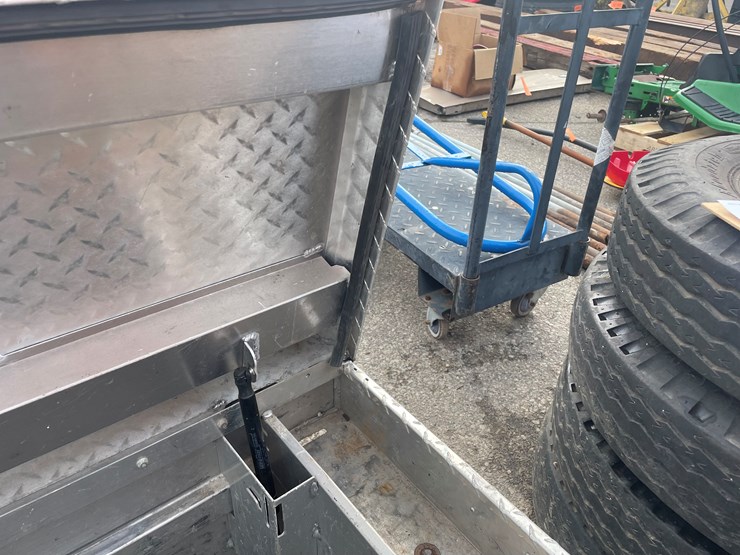 #14046-•-truck-tool-box-(o4)-image-7