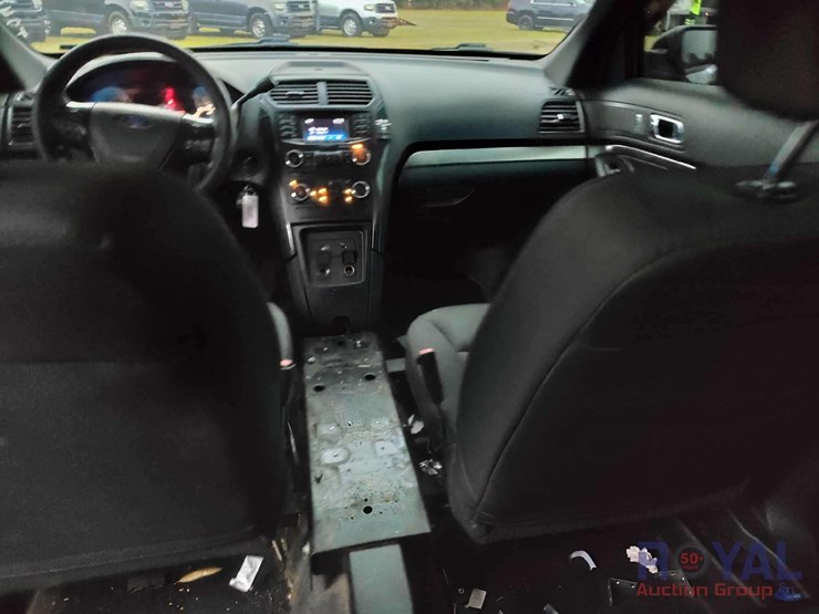 2016-ford-explorer-image-26