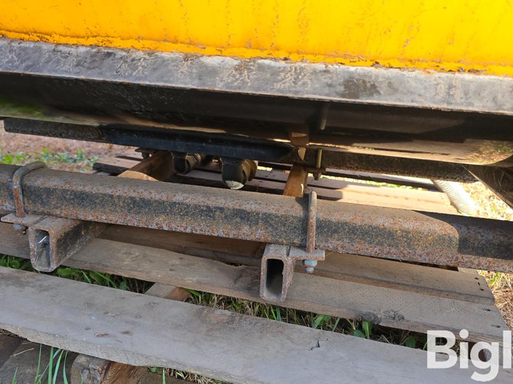 300-gal-front-mount-poly-tank-image-11