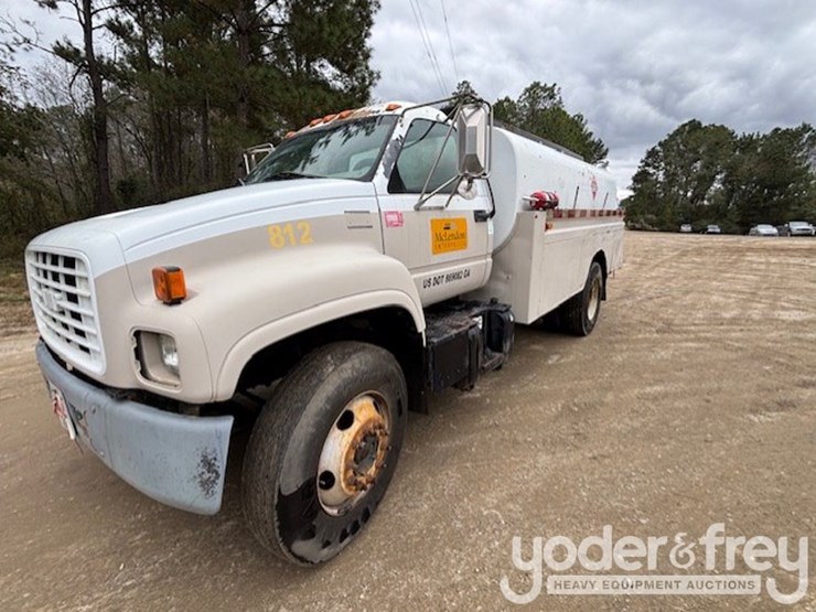 2000-chevrolet-3500-image-1