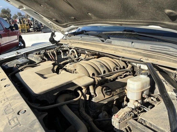 2019-chevrolet-suburban-image-10