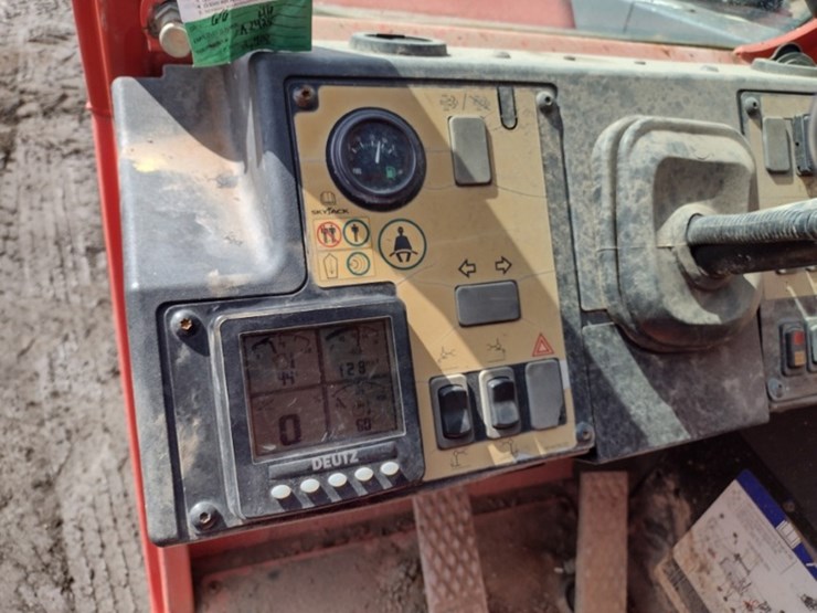 skyjack-sj1056th-image-7